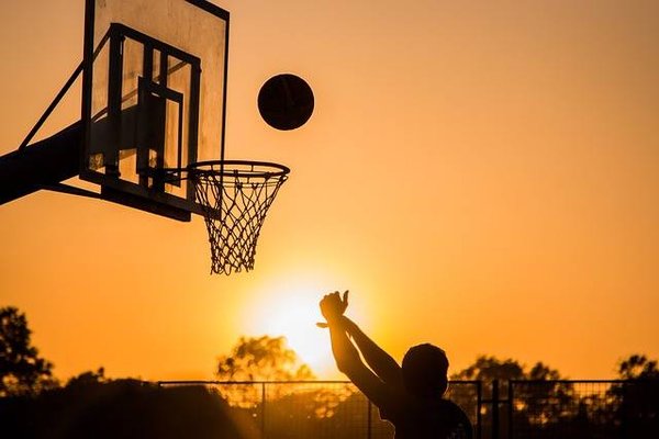 Les avantages d'avoir un terrain de basket dans votre jardin